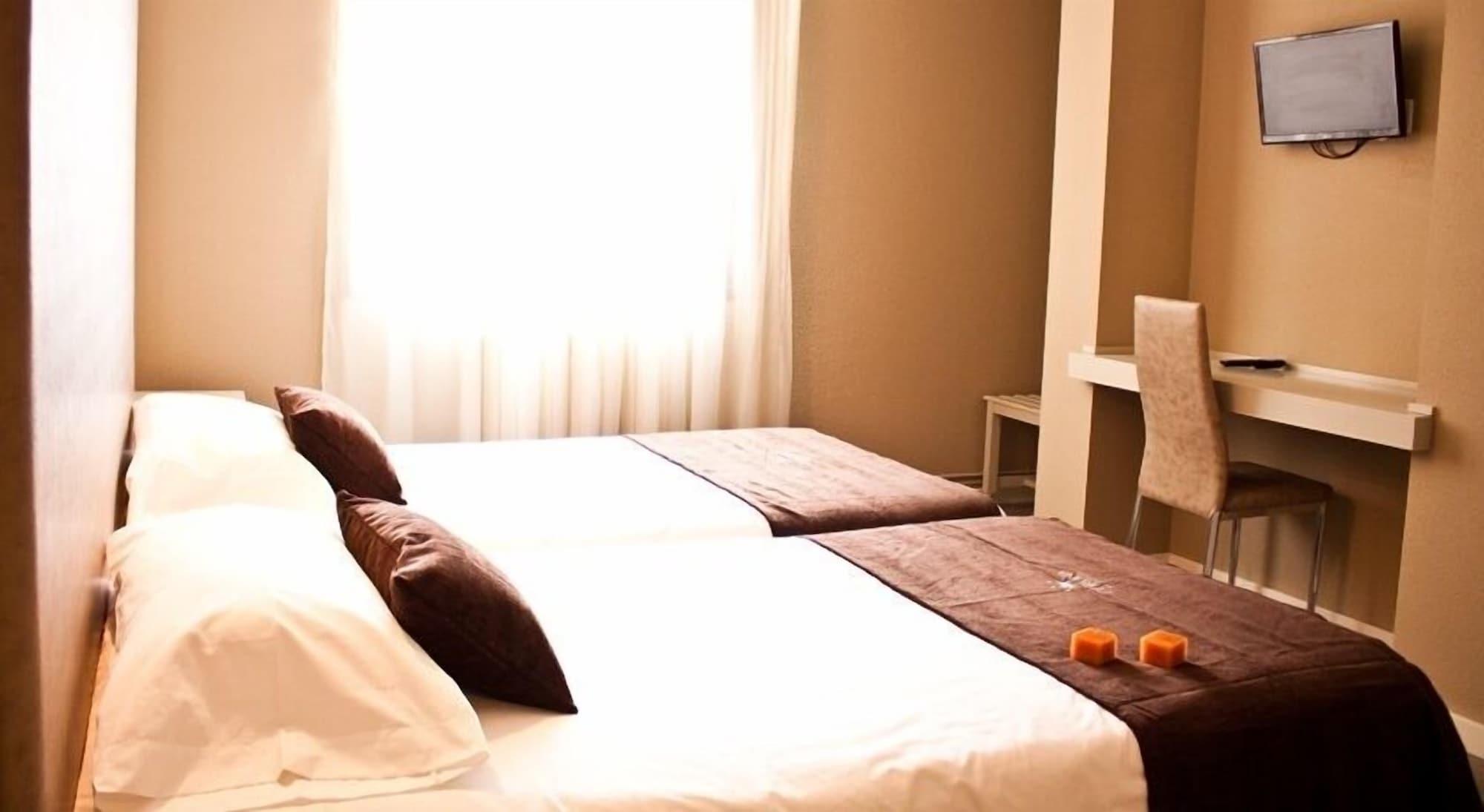 Hotel Corona De Galicia Valga Extérieur photo