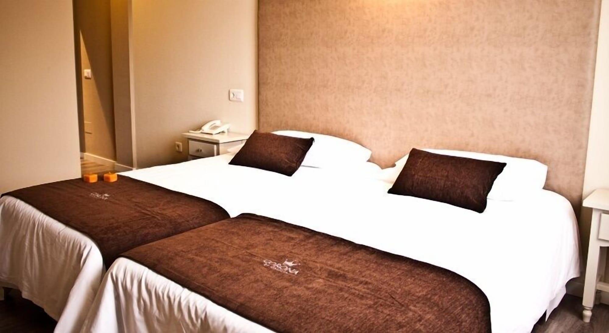 Hotel Corona De Galicia Valga Extérieur photo