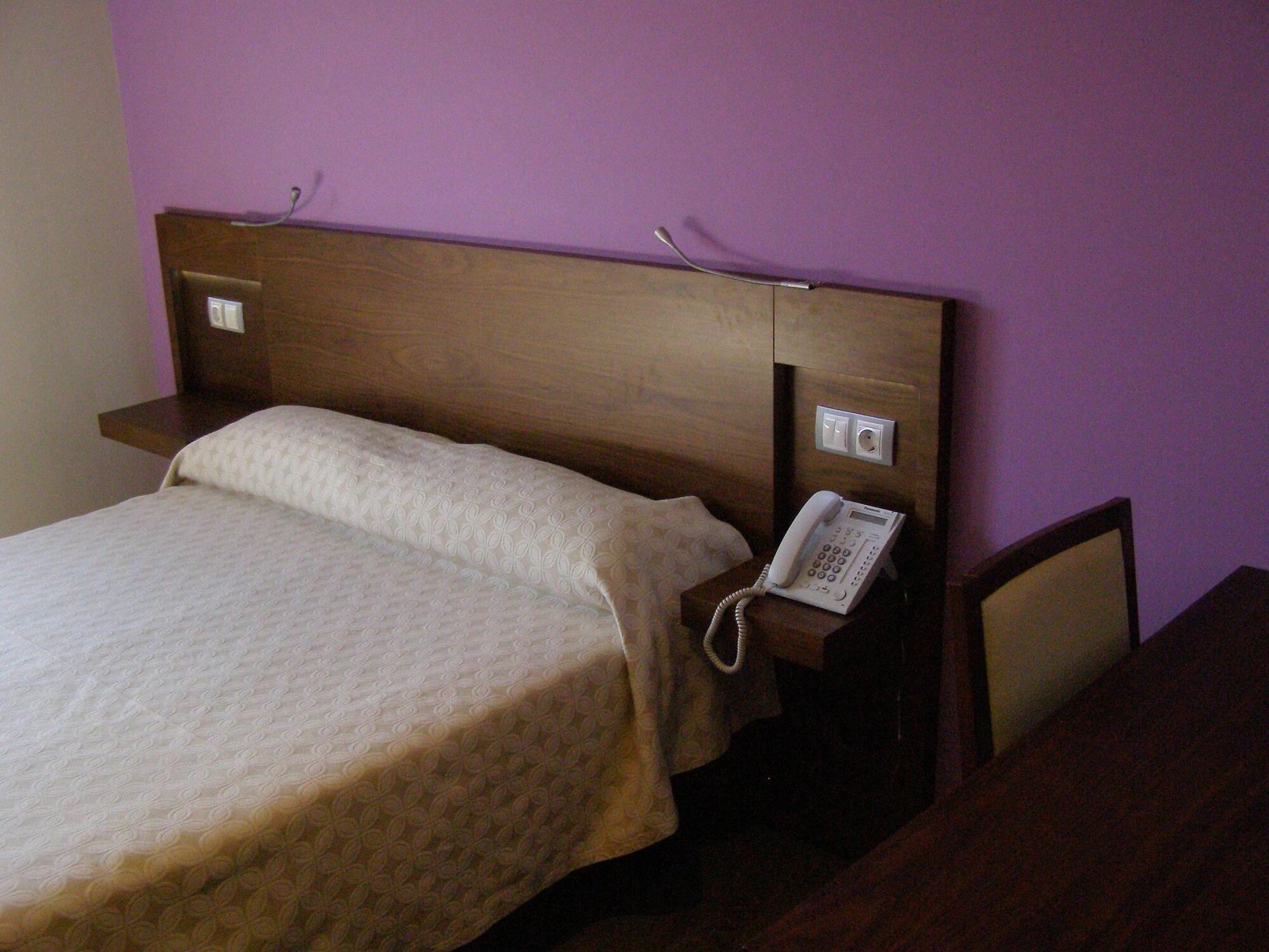Hotel Corona De Galicia Valga Extérieur photo