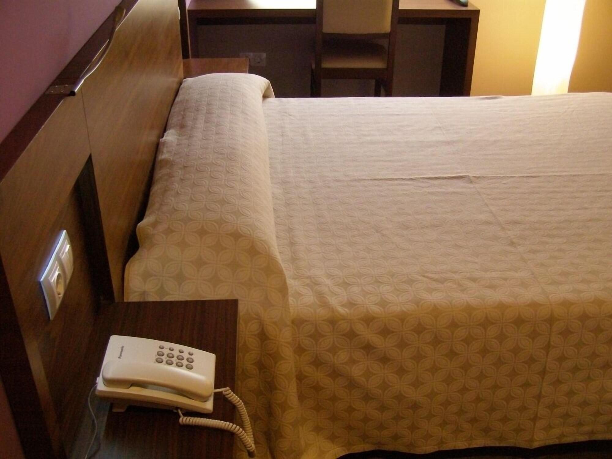 Hotel Corona De Galicia Valga Extérieur photo