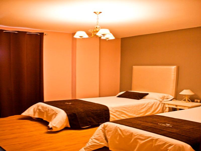 Hotel Corona De Galicia Valga Extérieur photo
