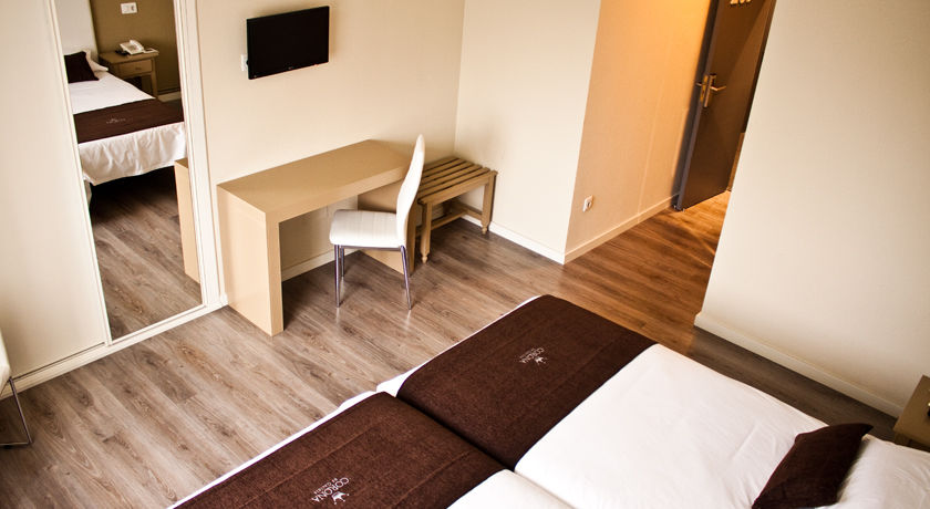 Hotel Corona De Galicia Valga Extérieur photo