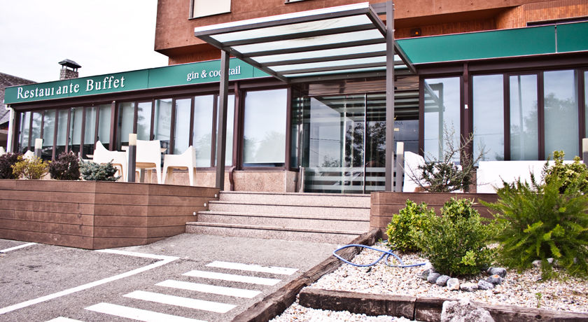 Hotel Corona De Galicia Valga Extérieur photo